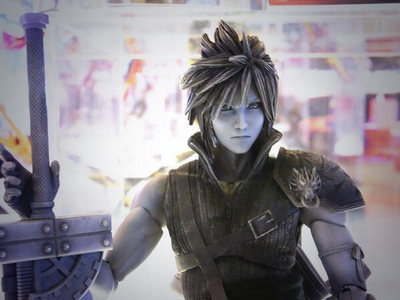Illustration for article titled The New FFVII Cloud Action Figure Comes With A Lot Of Swords